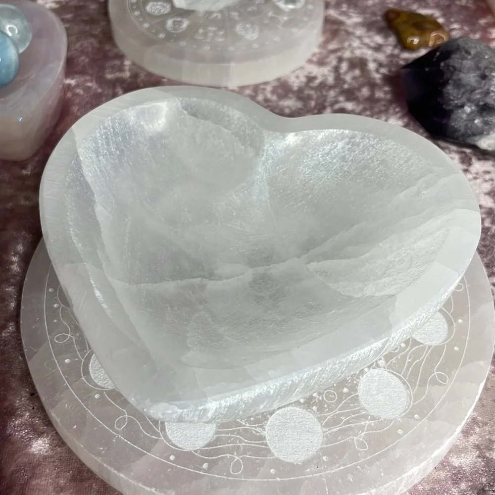 🤍 Selenite heart bowl 🤍 - Picture 7 of 7